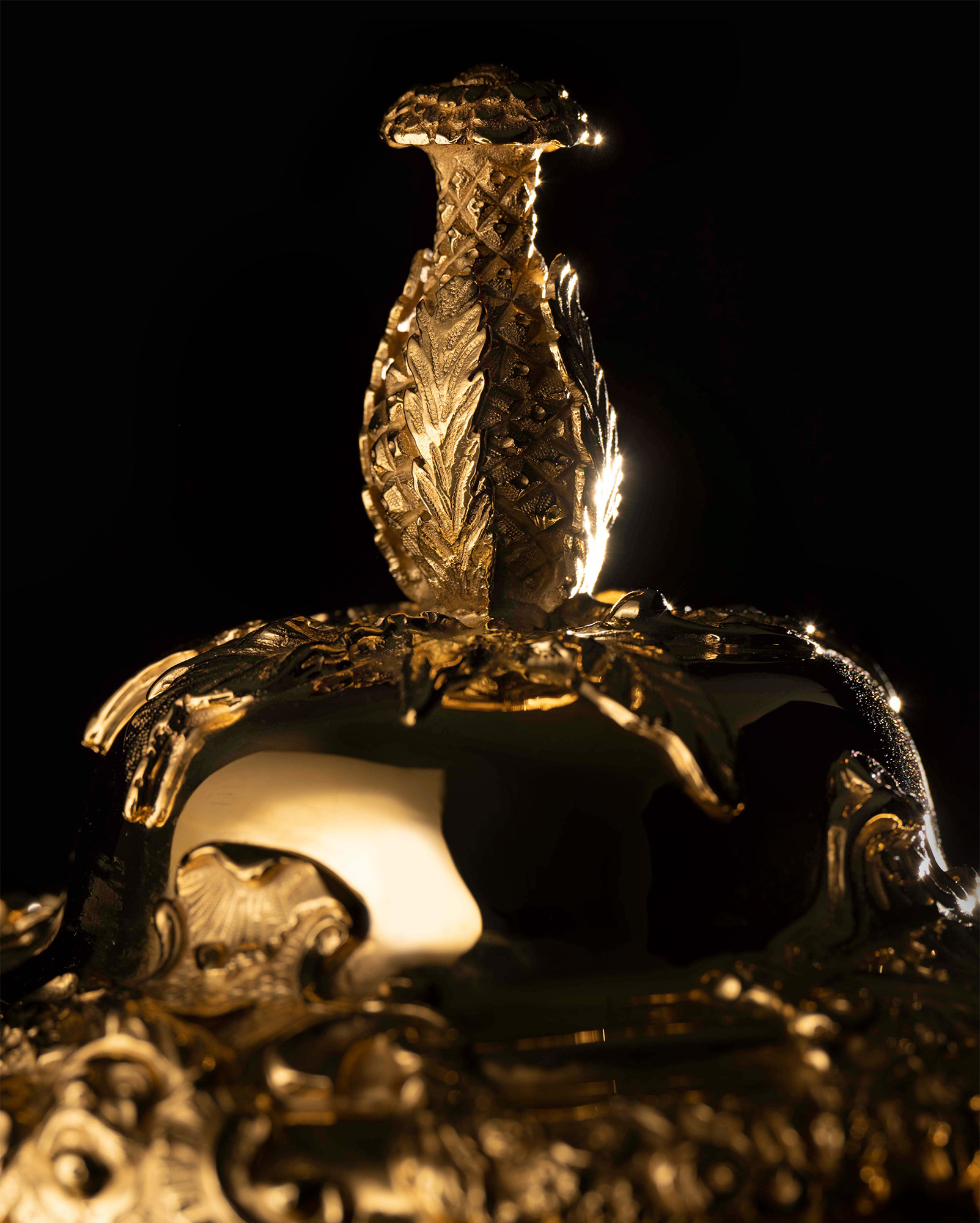 Decorative pineapple on top of the Webb Ellis Cup