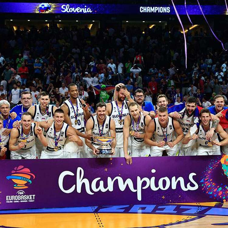 Slovenia-Eurobasket-champions-with-trophy