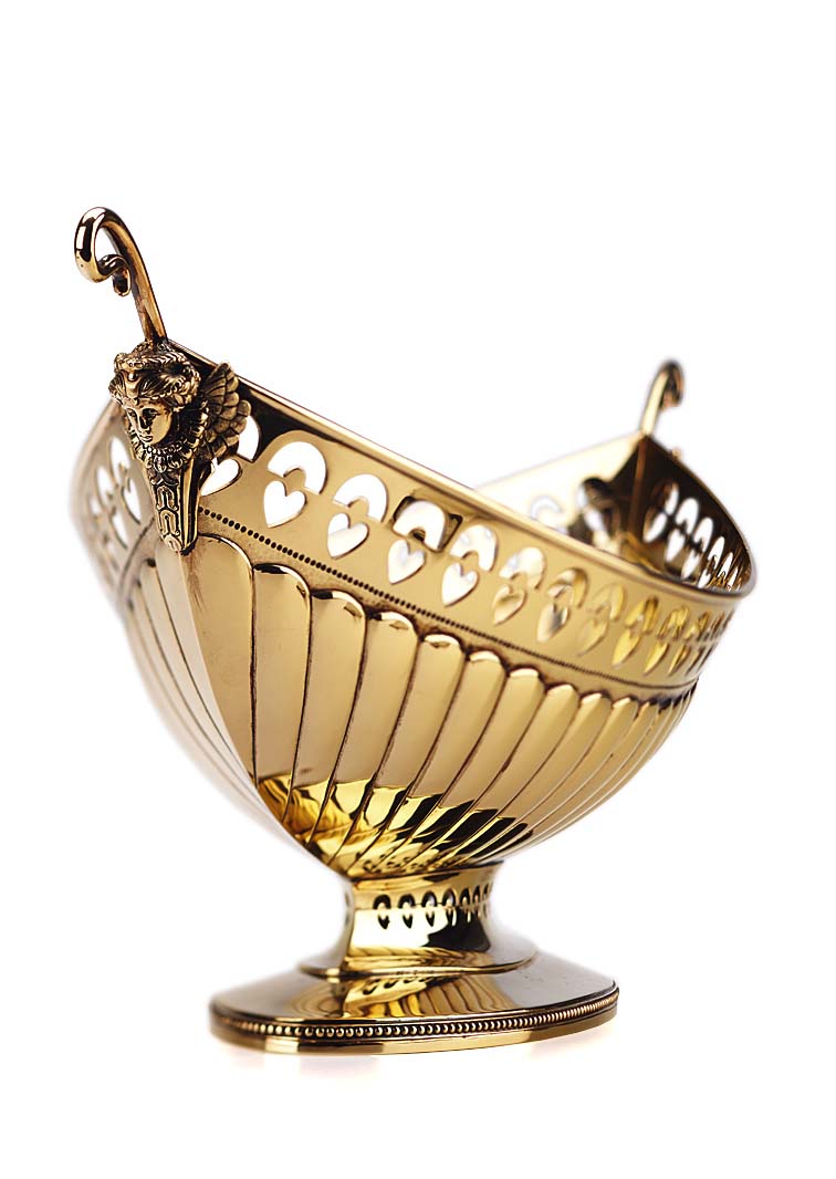 bespoke-commission-gold-Eidsgaard-yacht-tableware