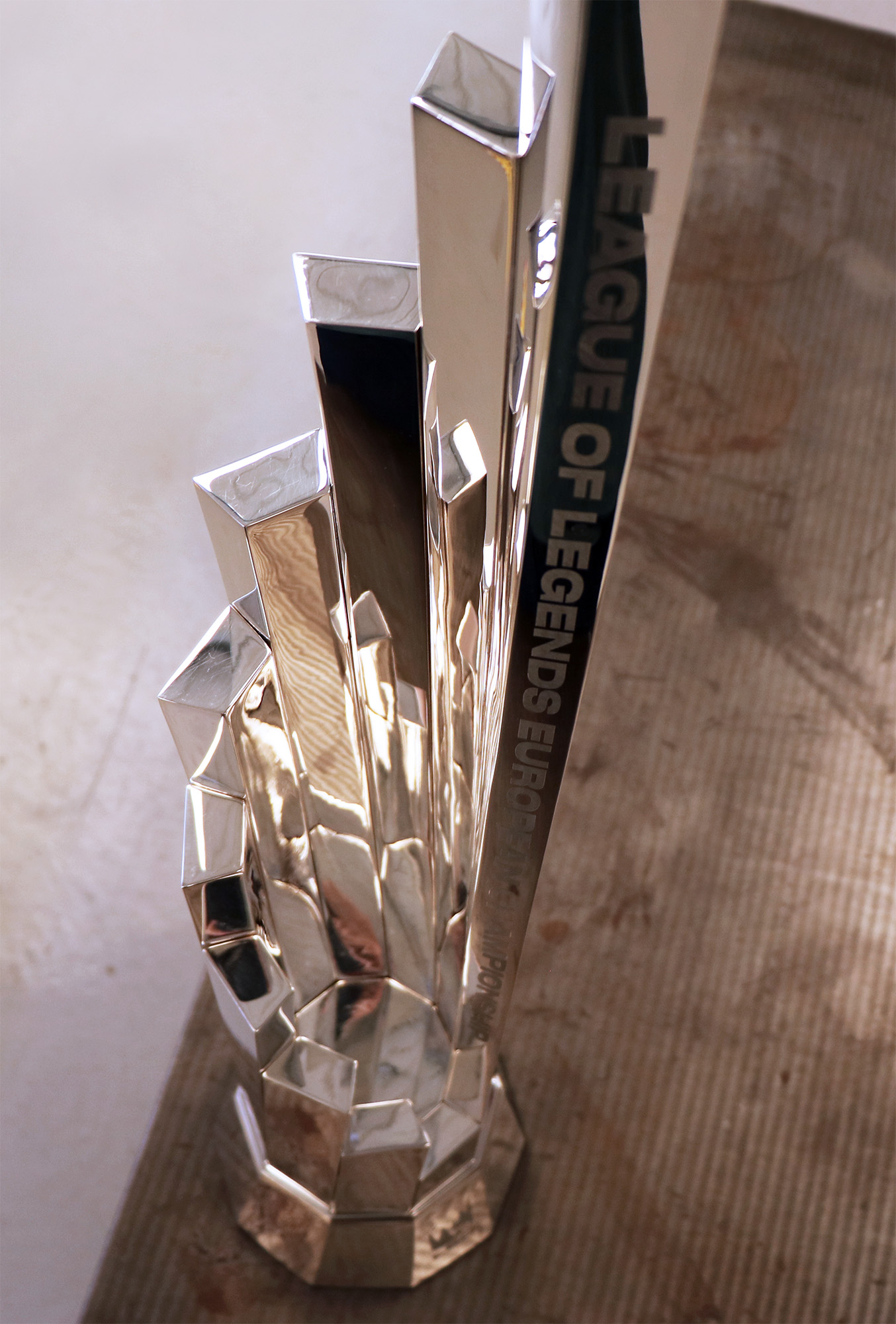 interior-view-of-league-of-legends-LEC-trophy