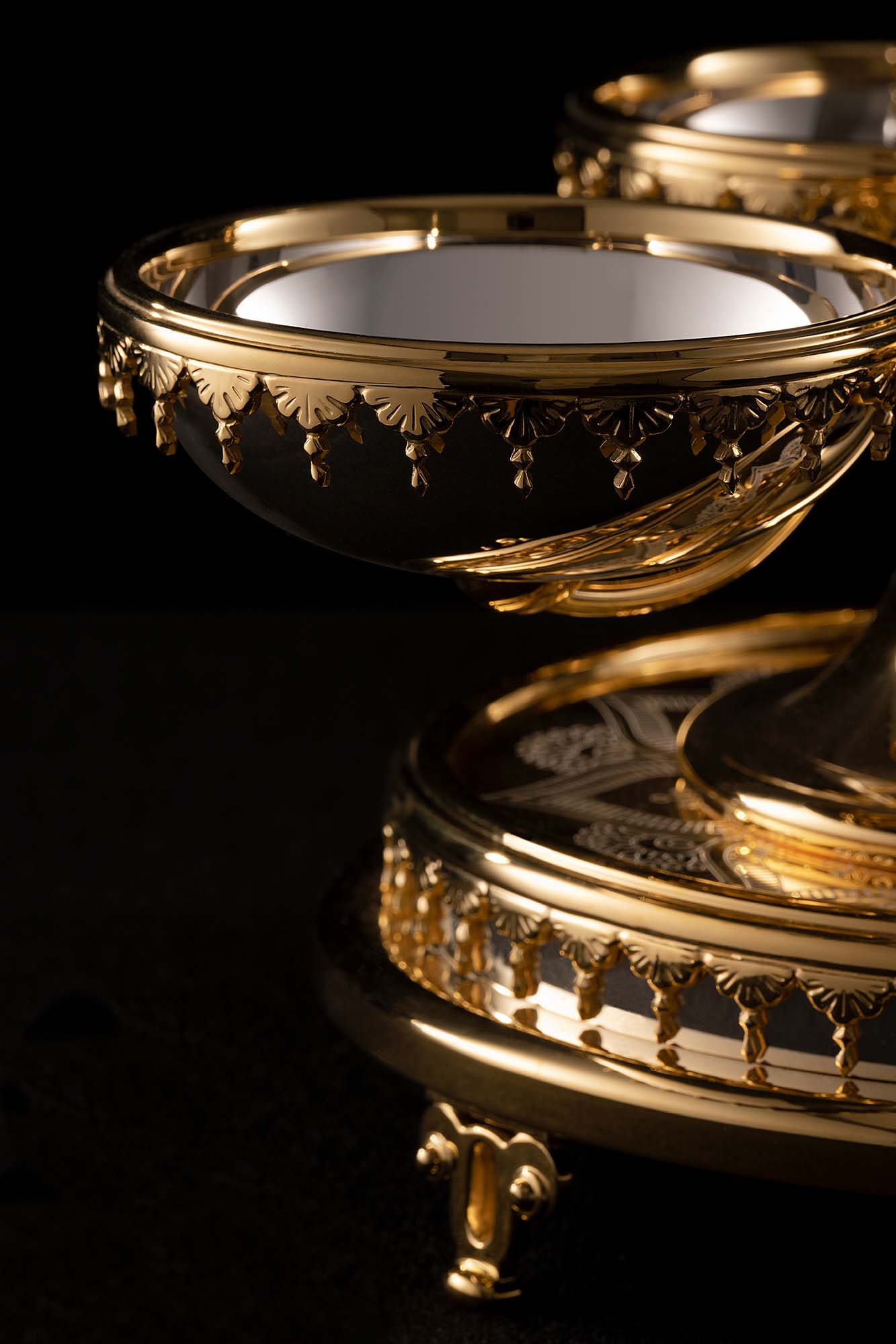 royal-palace-oman-bespoke-gold-tableware