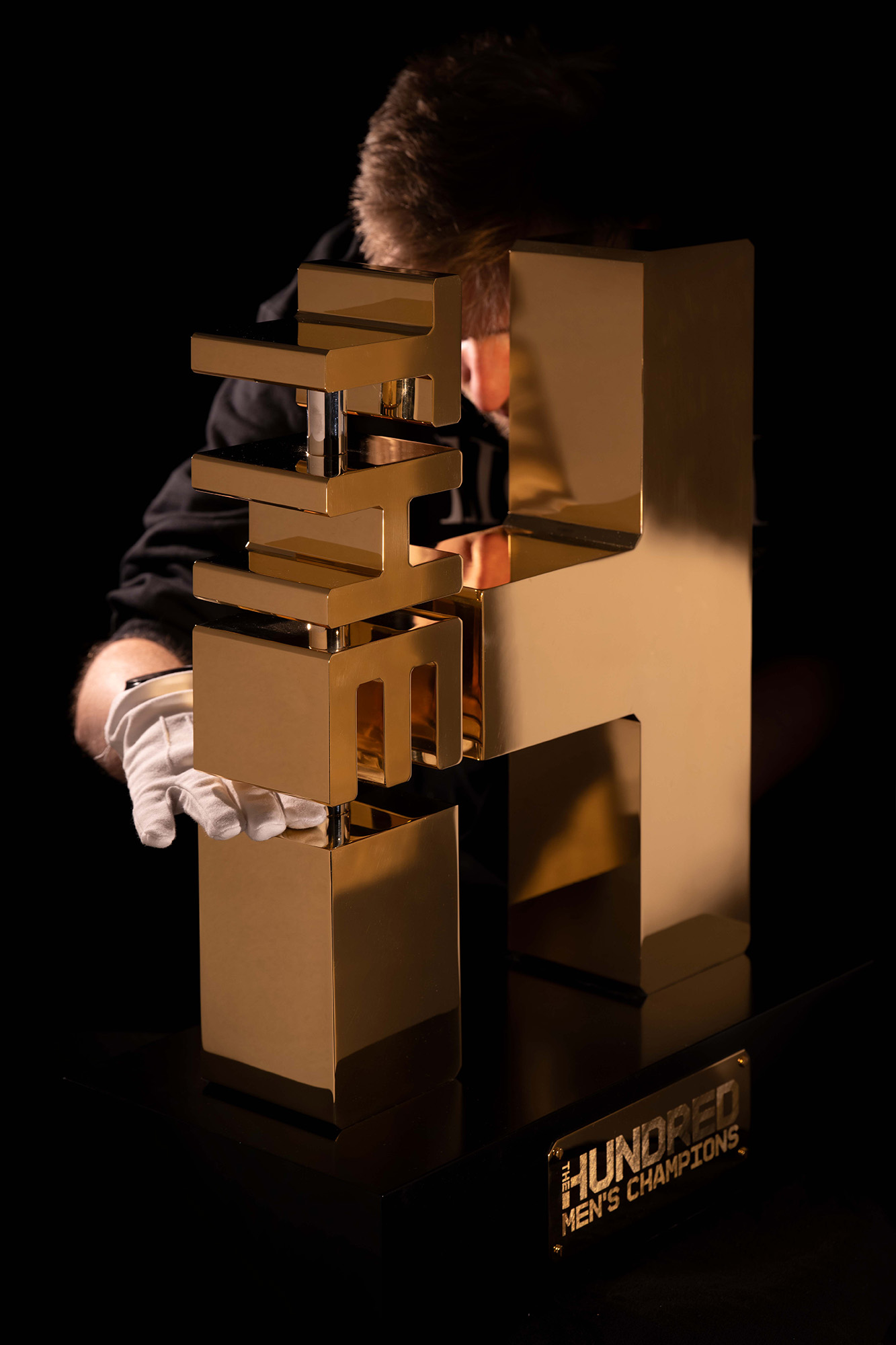 who-are-the-makers-of-the-hundred-cricket-trophies