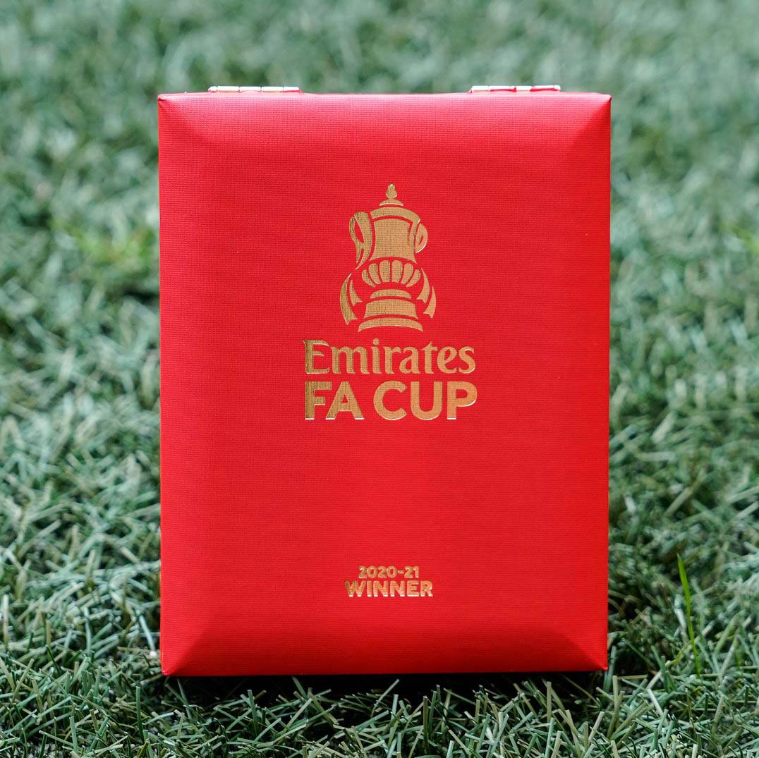 FA Cup Final winners medal in Thomas Lyte presentation case