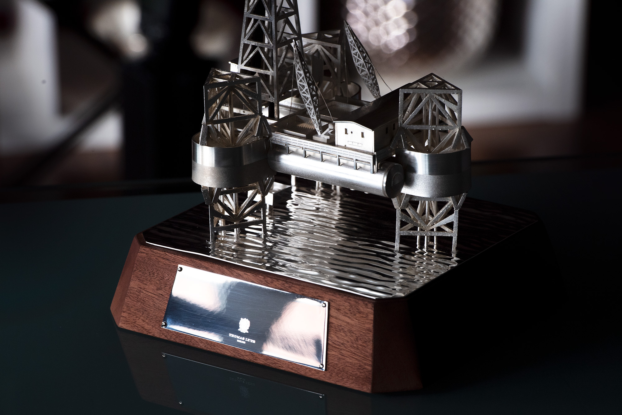 silver model oil rig