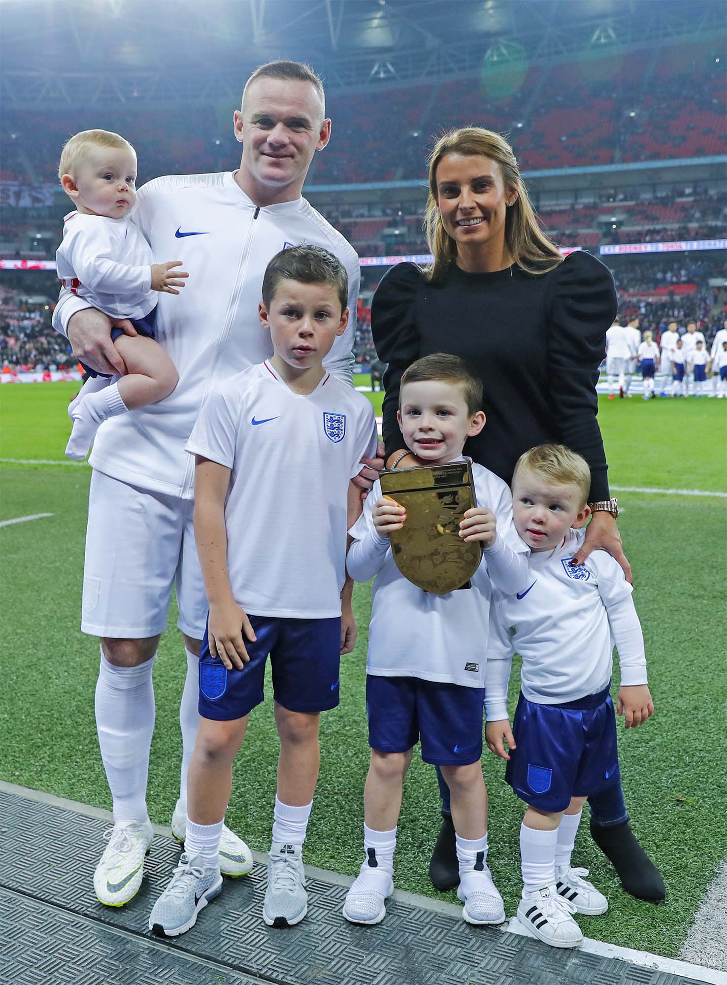 makers-of-the-fa-contribution-award-shield-wayne-rooney