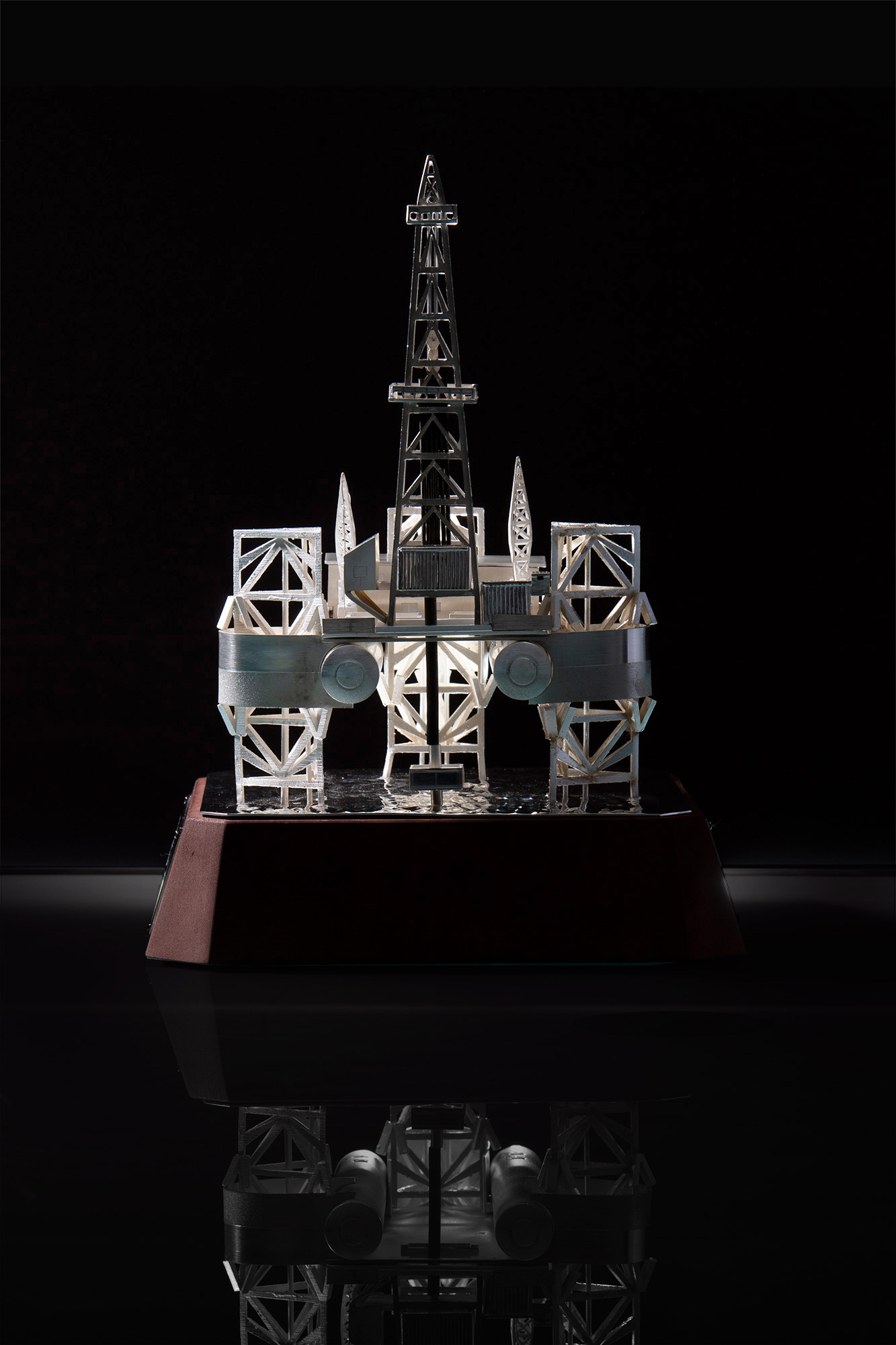 oil-rig-model-gift-made-by-thomas-lyte-silversmiths