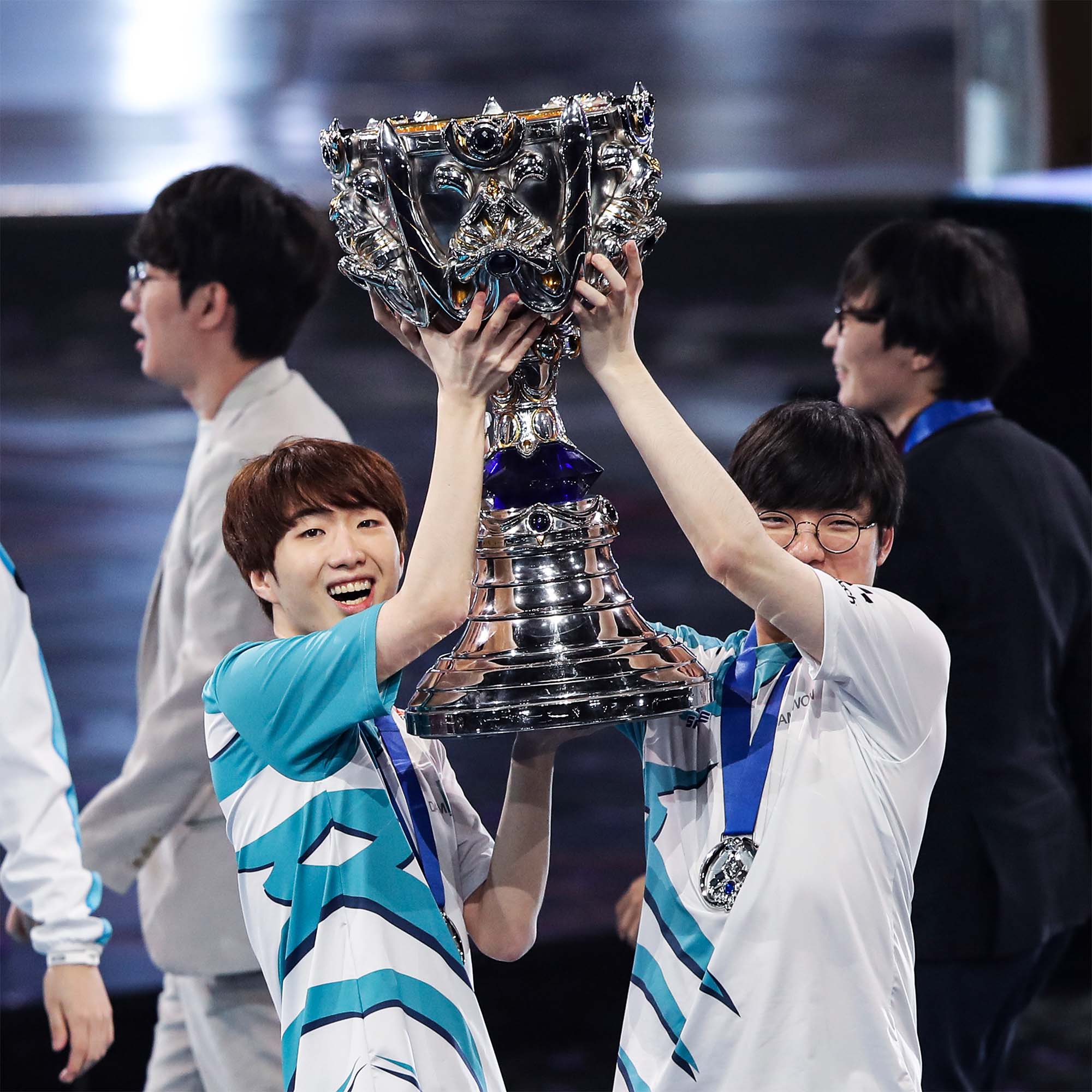 winners-of-the-League-of-Legends-Summoners-Cup