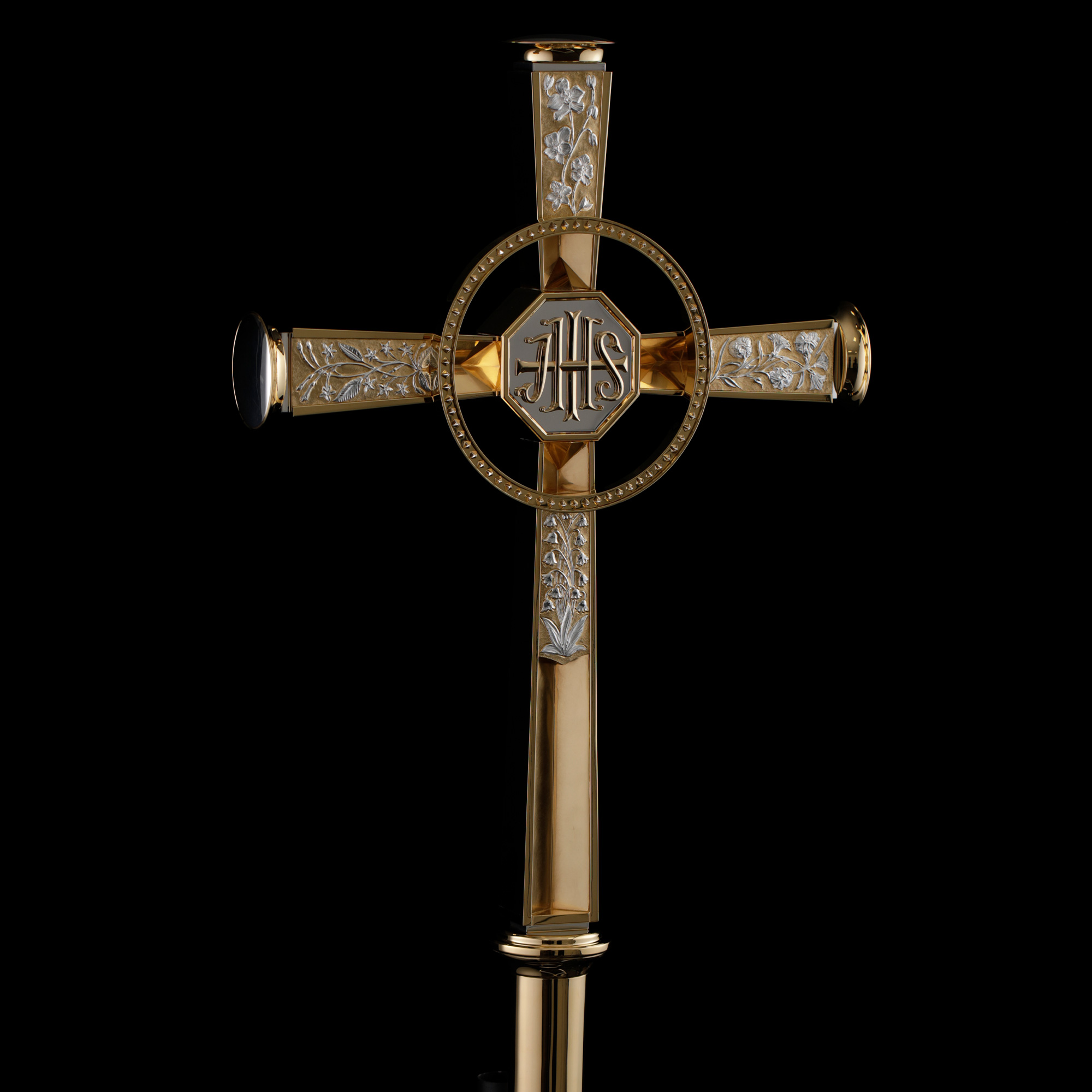 Designers-Makers-Of-The-Queen-Elizabeth-II-Platinum-Jubilee-Processional-Cross-5-2000×2000