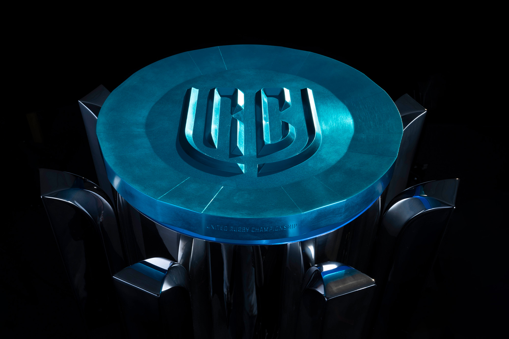 United-Rugby-Championship-Trophy-2000×1333