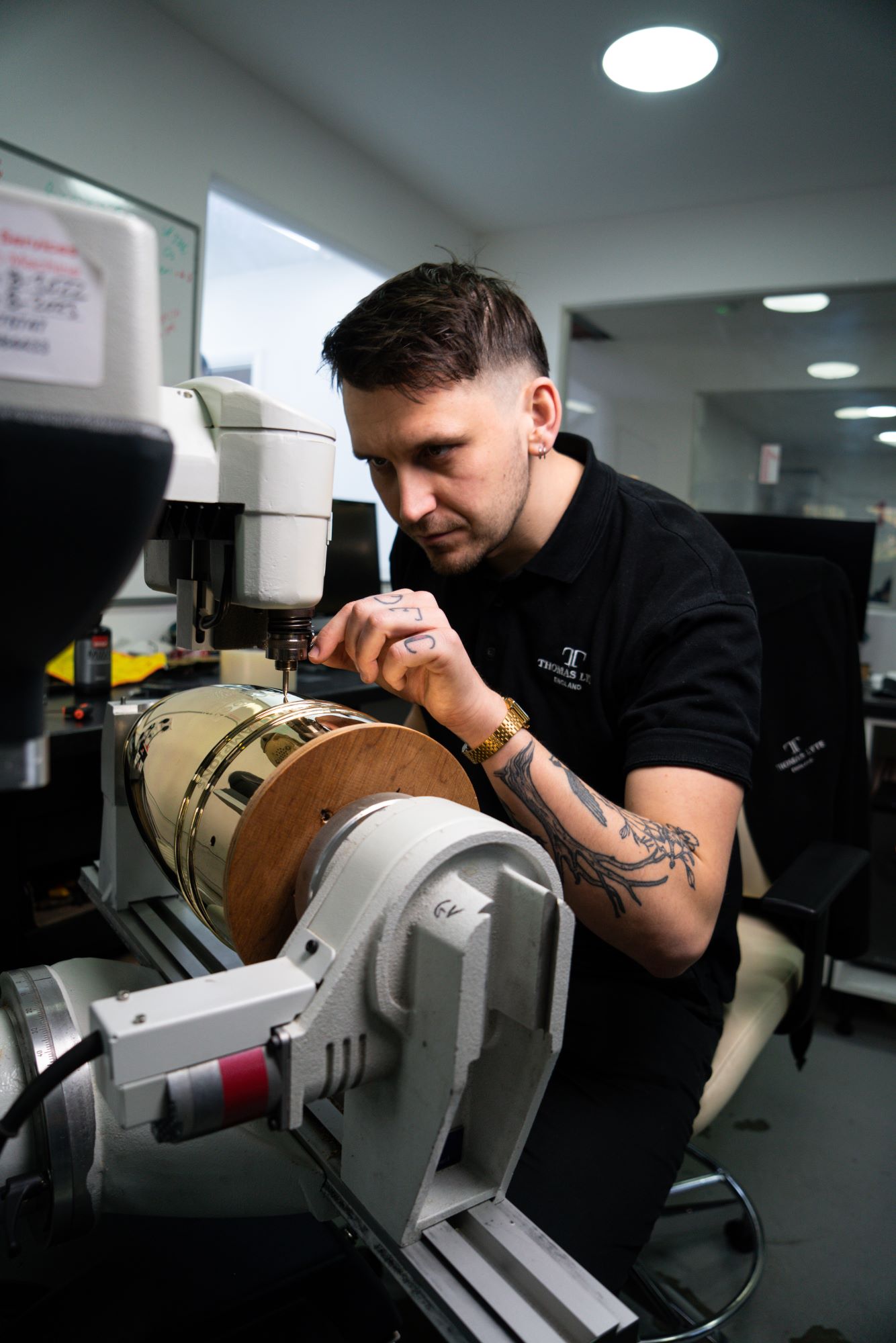 League 2 trophy - Thomas Lyte engraver - Leyton Orient 2