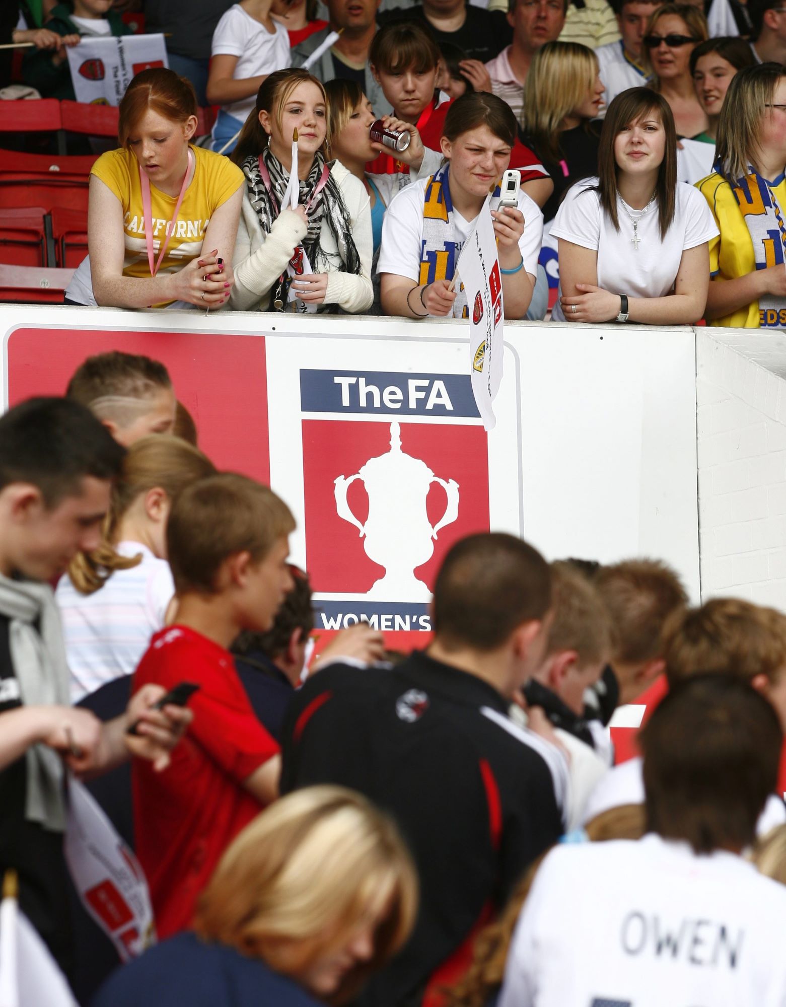The Lionesses Womens FA Cup Trophy Logo - Thomas Lyte