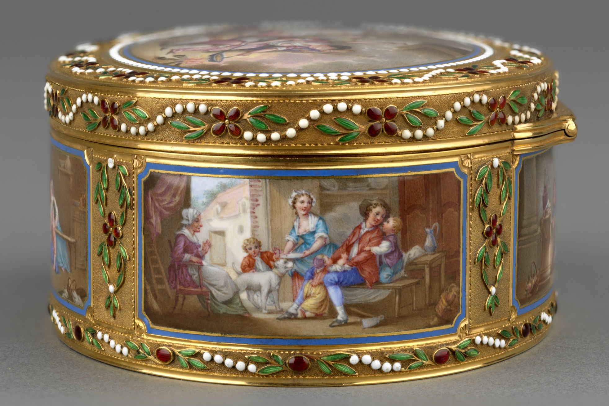 5.4 Fragonard Snuff Box - Buckingham Palace - Style and Society - Dressing the Georgians (b)