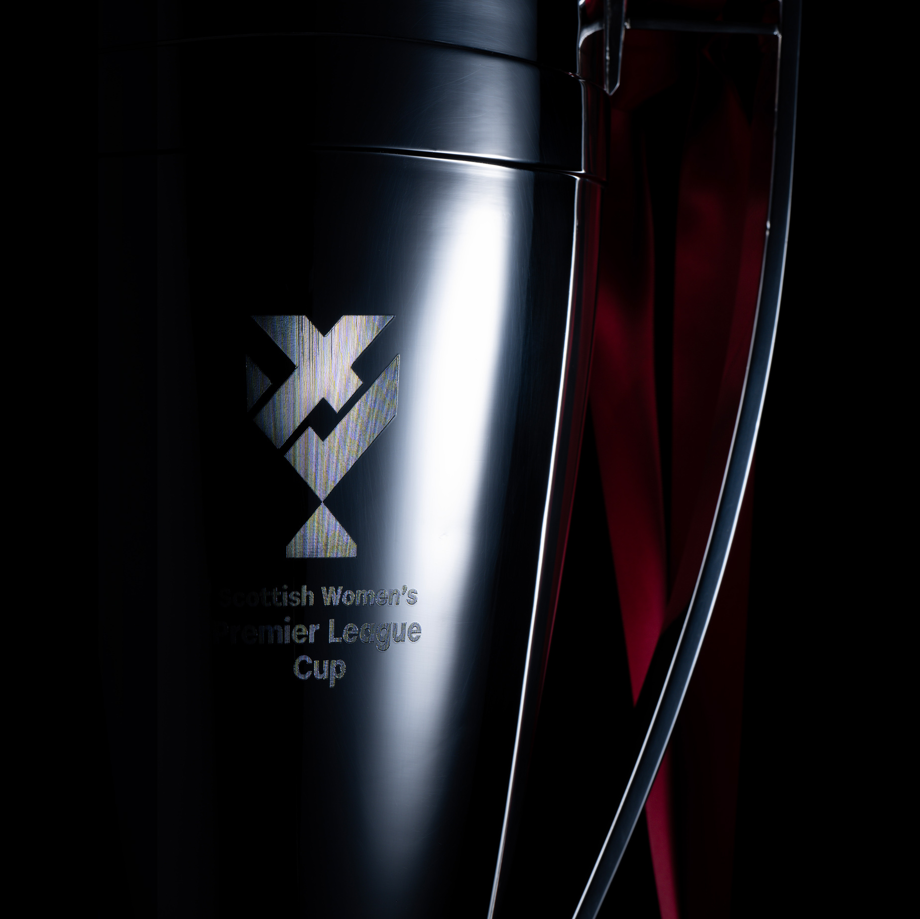 Thomas Lyte Designers and Makers of the SWPL Sky Sports Cup Trophy (closeup)