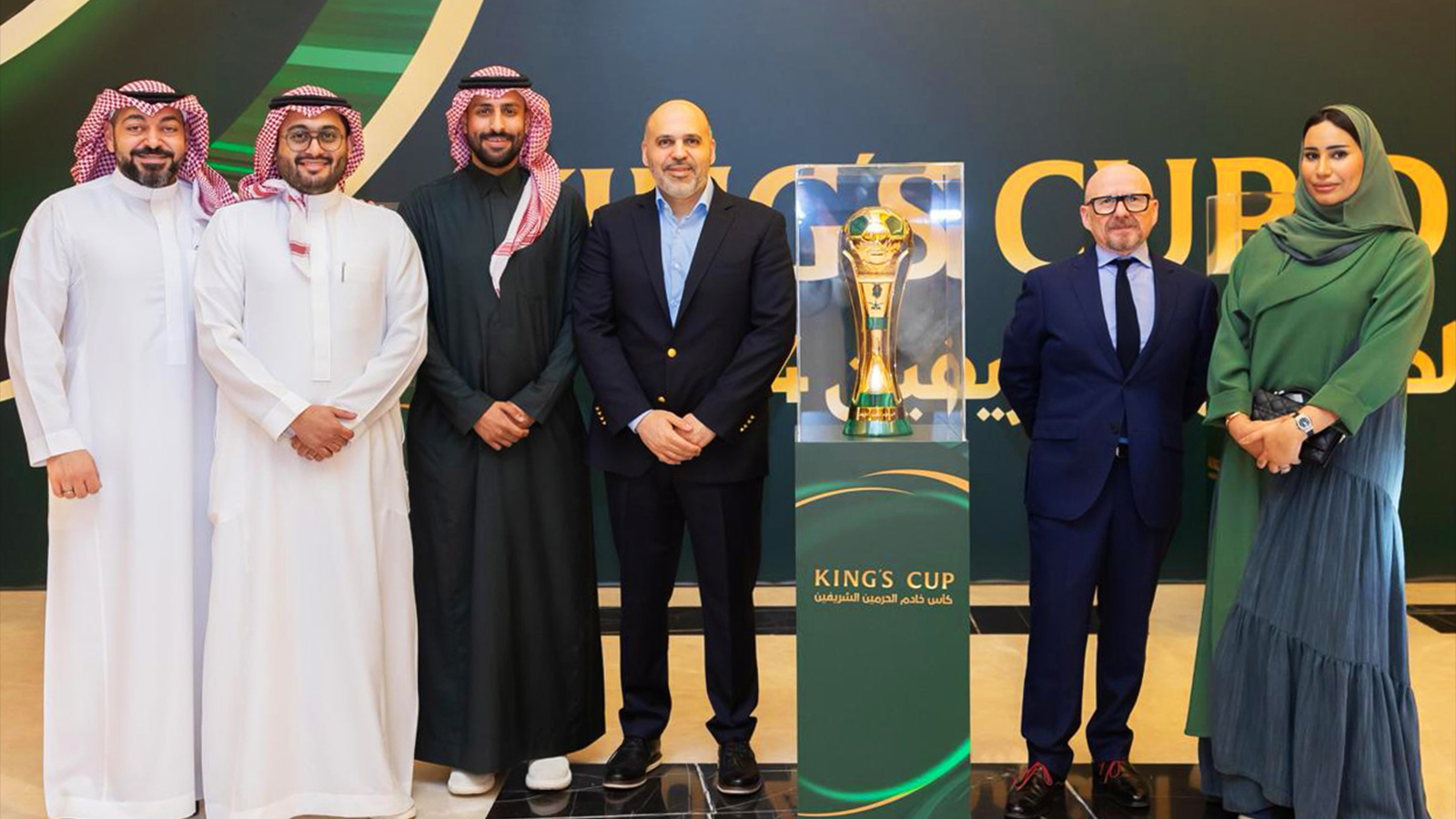 trophy-makers-at-official-trophy-launch-riyadh