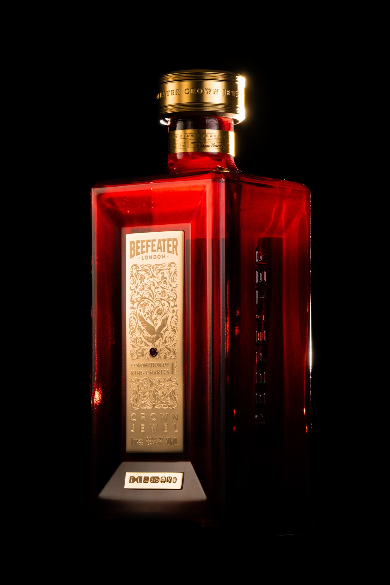 Beefeater Crown Jewel Coronation Edition made by Thomas Lyte hero