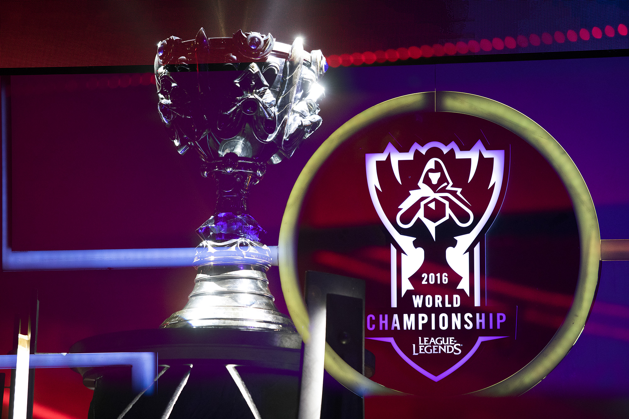 2016 League of Legends trophy designed and made by Thomas Lyte