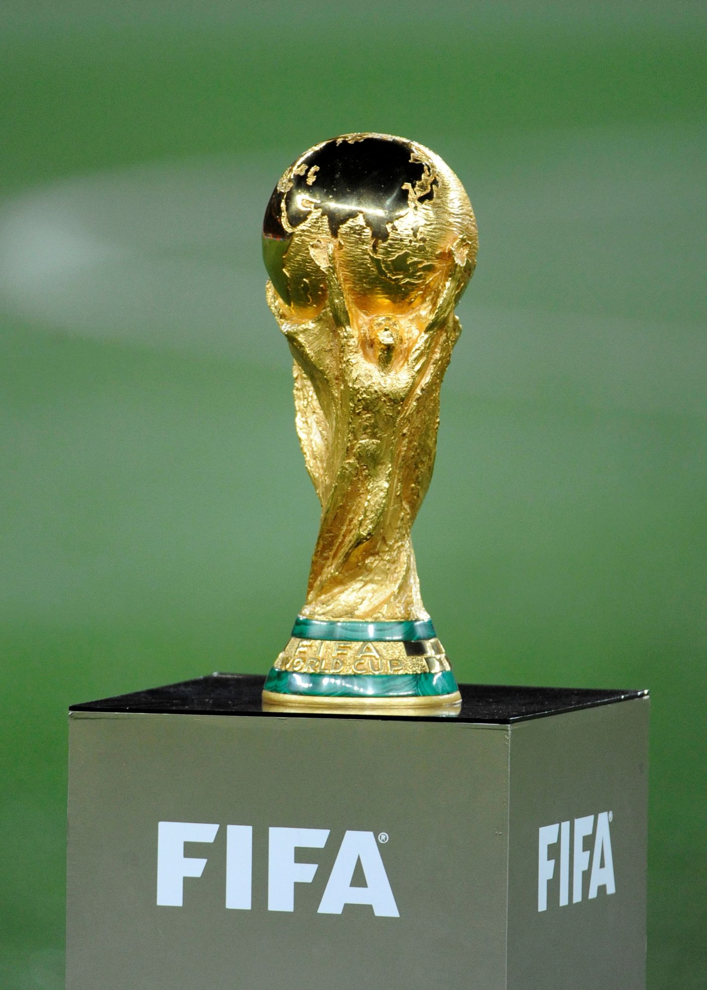 What Makes A Trophy Truly Iconic Thomas Lyte